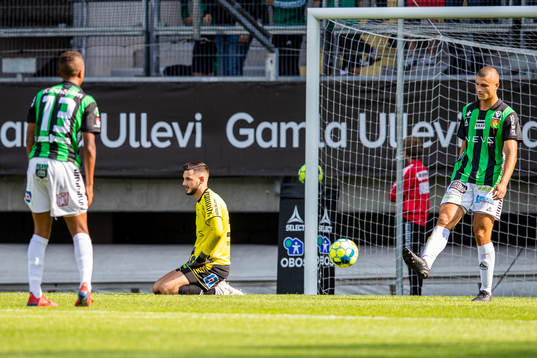 GAIS målvakt Marko Johansson, Milos Andelkovic och Nuha