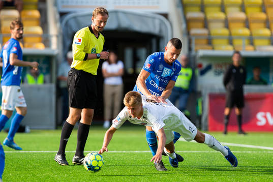 Norrbys Alen Krasnici och Halmstads Erik Ahlstrand