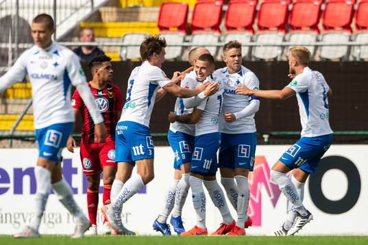 IFK Norrköpings Jordan Larsson jublar med lagkamrater