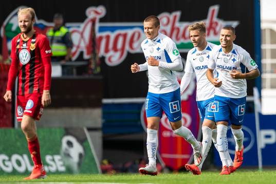IFK Norrköpings Jordan Larsson jublar med lagkamrater