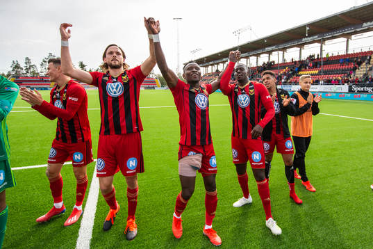 i190714 Östersunds Tom Pettersson, Sam Mensiro och Isak