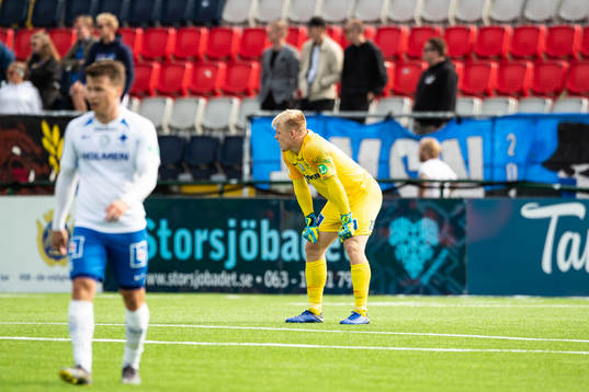 IFK Norrköpings målvakt Isak Pettersson deppar