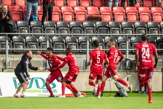Östersunds Hosam Aiesh jublar