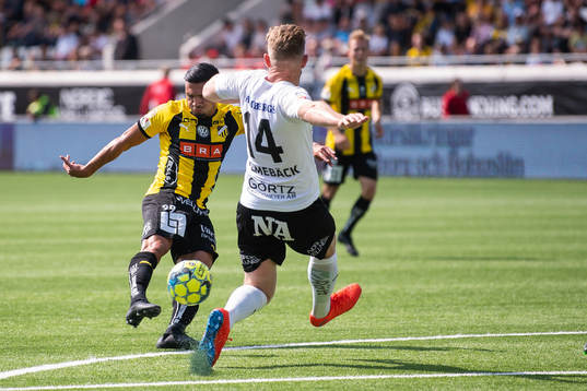 Häckens Ahmed Yasin skjuter