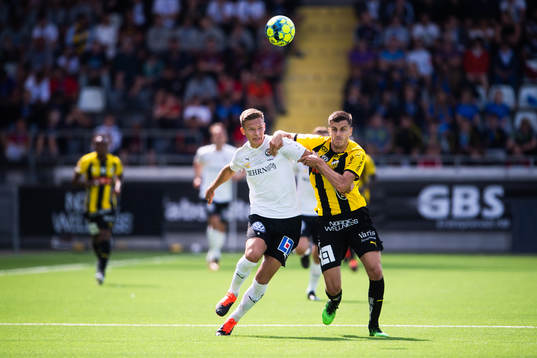Örebros Arvid Brorsson och Häckens Alexander Jeremejeff i