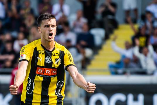 Häckens Alexander Jeremejeff jublar