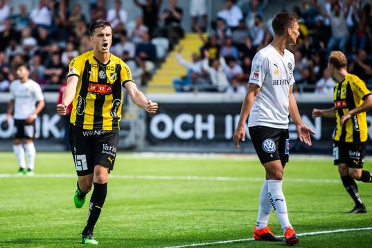 Häckens Alexander Jeremejeff jublar