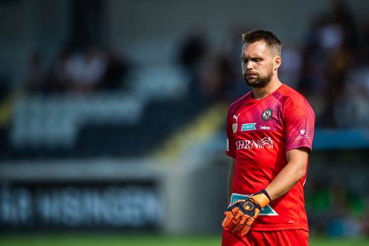 Örebros målvakt Oscar Jansson deppar