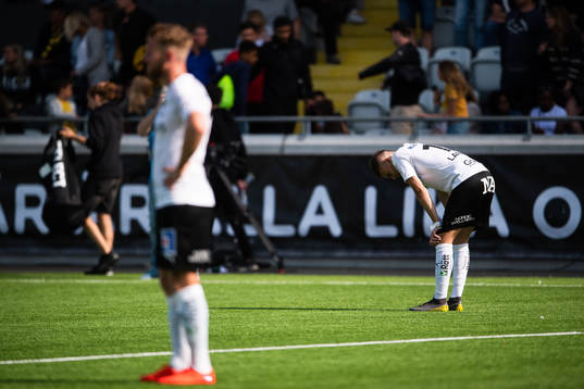 Örebros Jake Larsson deppar