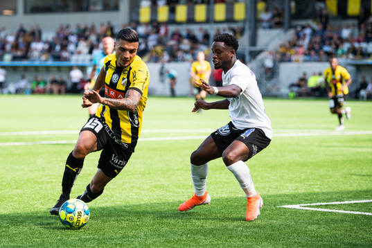 Häckens Ahmed Yasin och Örebros Kevin Wright