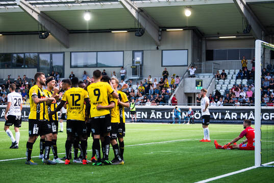 Örebros Martin Lorentzson och målvakt Oscar Jansson