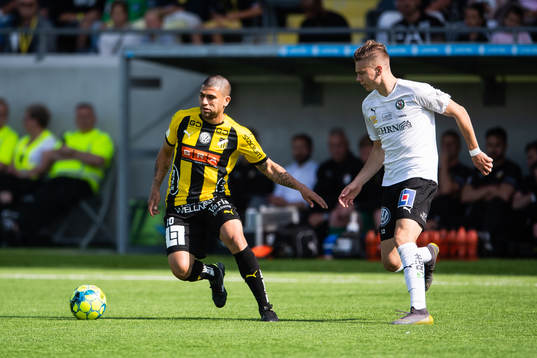 Häckens Paulinho och Örebros Jake Larsson