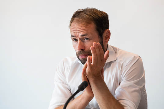 Häckens tränare Andreas Alm på presskonferensen