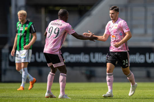 Dalkurds Besard Sabovic och Kerfala Cissoko jublar