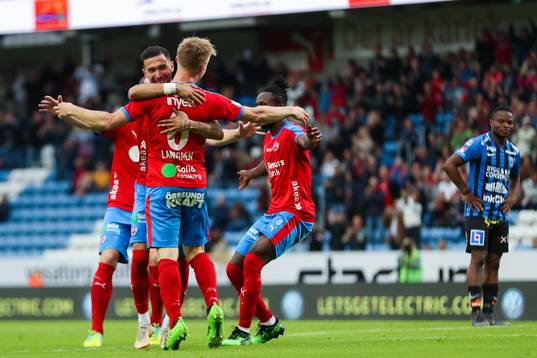 Helsingborgs Andreas Landgren jublar med lagkamrater
