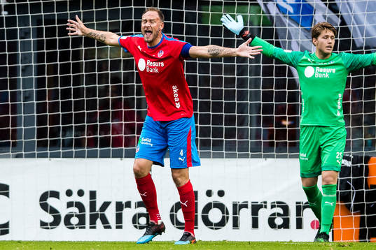 Helsingborgs Andreas Granqvist och målvakt Kalle Joelsson