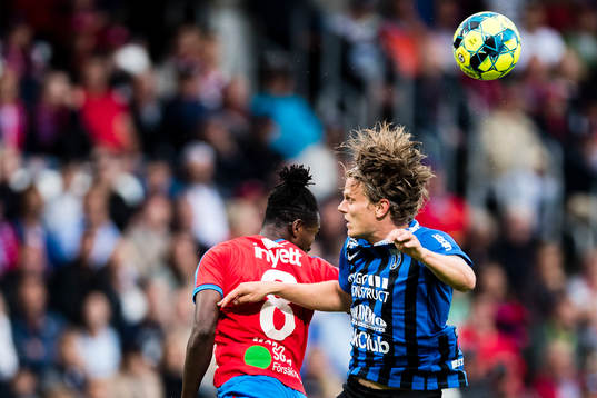 Helsingborgs Mamudu Moro och Sirius Tim Björkström