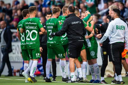 Hammarbys Darijan Bojanic jublar med lagkamrater