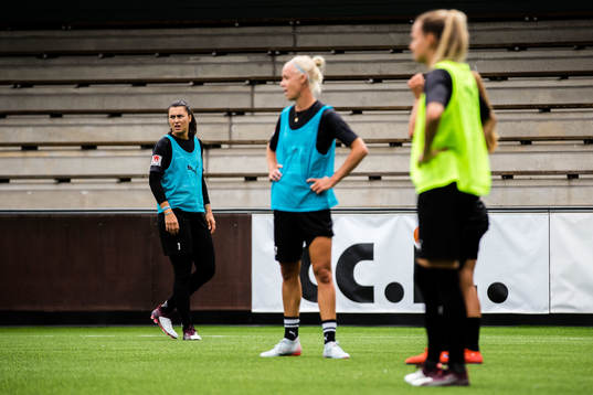 Rosengårds målvakt Zecira Musovic, Caroline Seger och