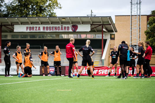 Rosengårds spelare och ledare samlade