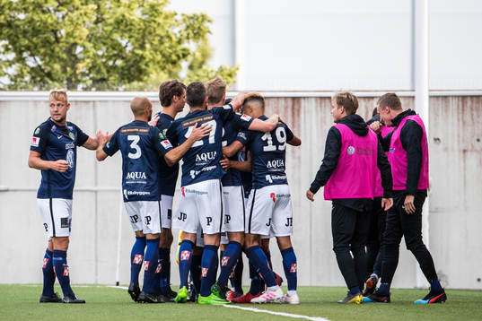 Jönköpings Amir Al-Ammari jublar med lagkamrater