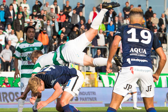 Västerås Dennis Persson flyger över Jönköpings Jesper