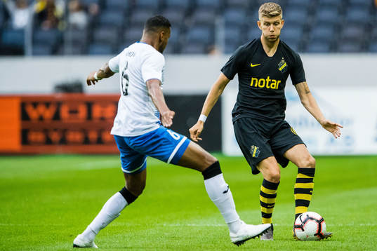Georgi Pashov of Ararat-Armenia and Anton Salétros of AIK