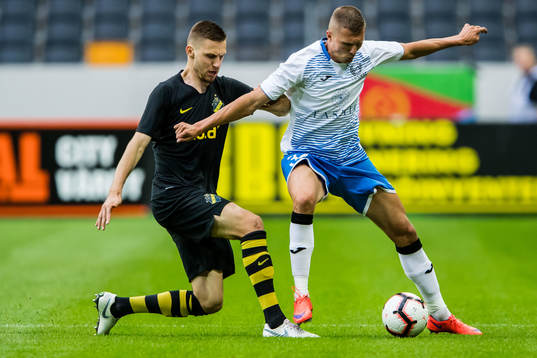 Karol Mets of AIK and Anton Kobyalko of Ararat-Armenia