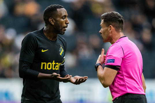 Henok Goitom  of AIK and referee Robert Hennessy