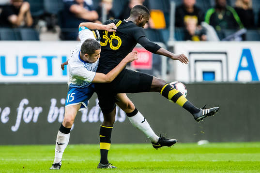 Dmitri Guz of Ararat-Armenia and Henok Goitom of AIK
