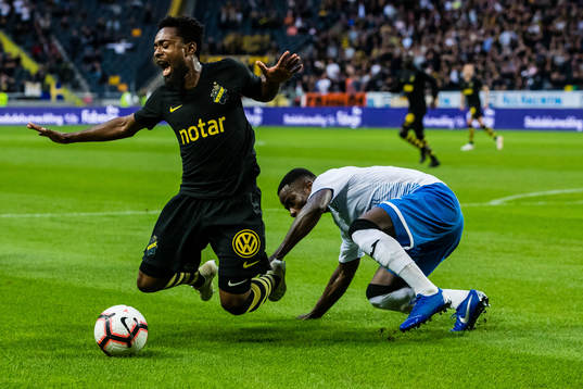 Heradi Rashidi of AIK and Alex Junior of Ararat-Armenia