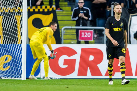 Goalkeeper Oscar Linnér and Karol Mets looks dejected