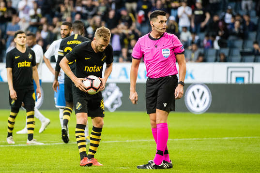 Sebastian Larsson of AIK preparing for a penalty kick