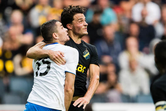 Dmitri Guz of Ararat-Armenia and Daniel Granli of AIK