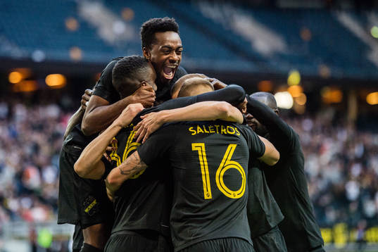 Henok Goitom of AIK celebrates 1-0