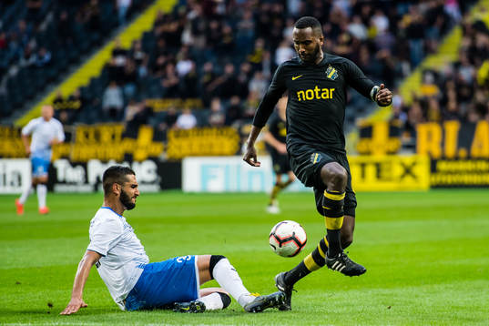 Dmitri Guz of Ararat-Armenia and Henok Goitom of AIK