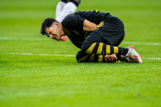 Tarik Elyounoussi of AIK in pain