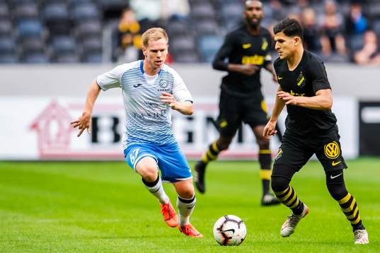 Ilja Antonov of Ararat-Armenia and Tarik Elyounoussi of AIK