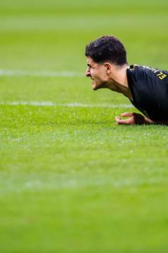 Tarik Elyounoussi of AIK in pain