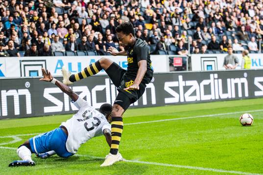 Alex Junior of Ararat-Armenia and Heradi Rashidi of AIK