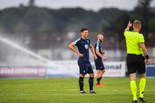 Marcus Antonsson of Malmö FF when the sprinkler sprays