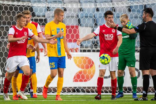Filip Dagerstål of IFK Norrköping in a discussion with