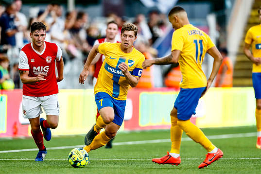 Kevin Toner of St Patrick's and Alexander Fransson of IFK