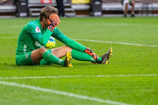 Helsingborgs målvakt Anders Lindegaard deppar