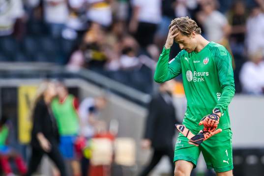 Helsingborgs målvakt Anders Lindegaard deppar