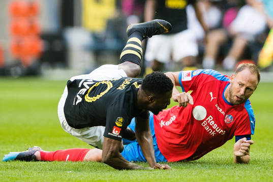 s Chinedu Obasi går omkull
