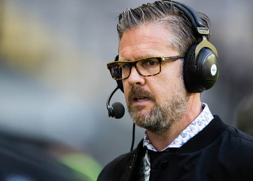 s tränare Rikard Norling blir intervjuad innan
