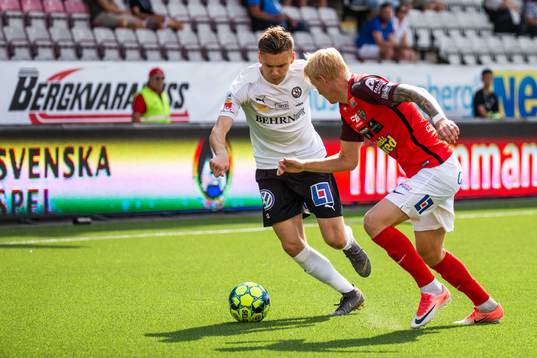Örebros Jake Larsson och Falkenbergs Jacob Ericsson