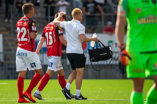 Falkenbergs Kirill Pogrebnyak lämnar planen