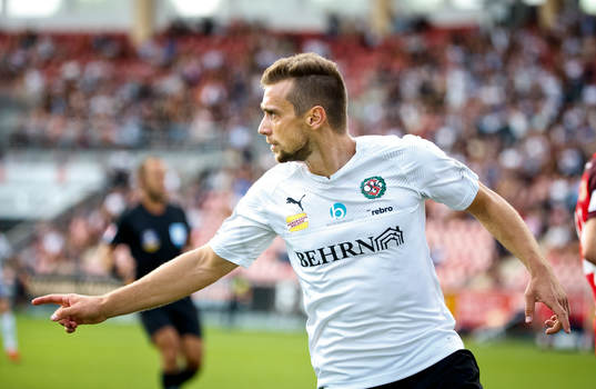 Örebros Filip Rogic jublar vid 1-0
